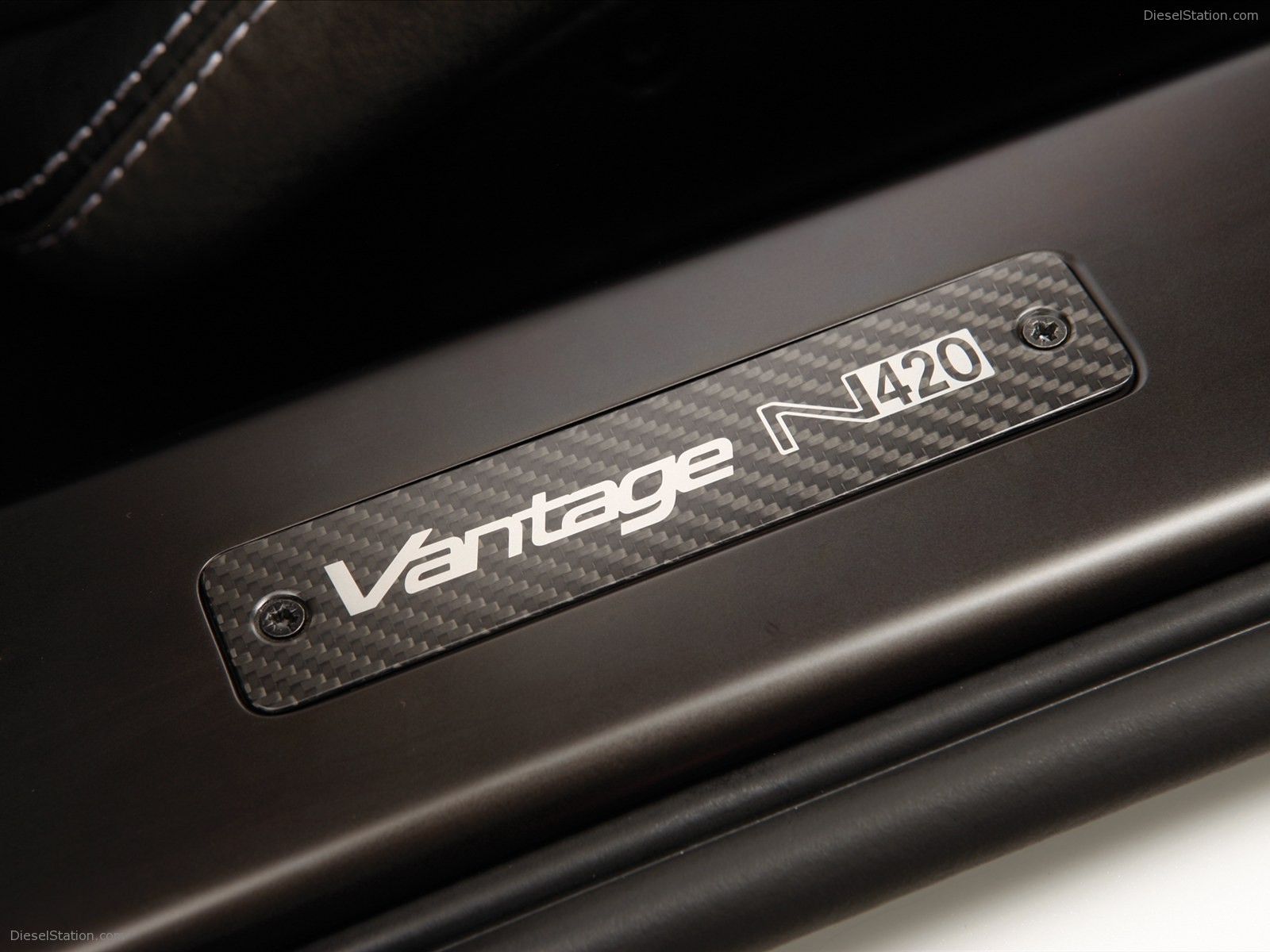 Aston Martin V8 Vantage N420 2011